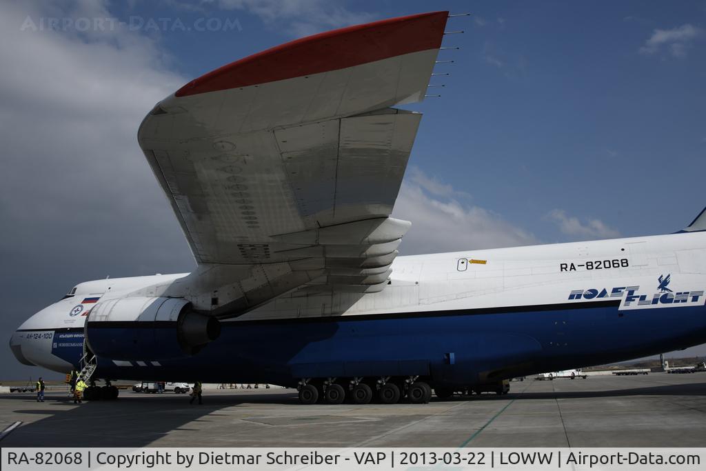 RA-82068, 1993 Antonov An-124-100 Ruslan C/N x770051359127, Polet Antonov 124