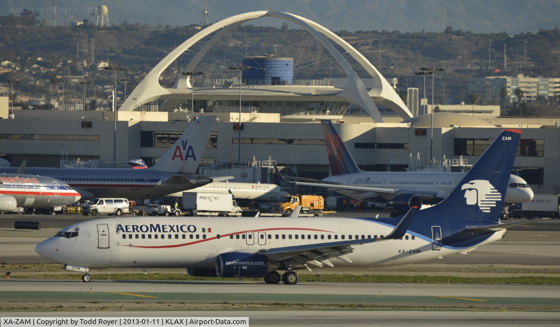 XA-ZAM, 2007 Boeing 737-852 C/N 35120, Taxiing to gate at LAX