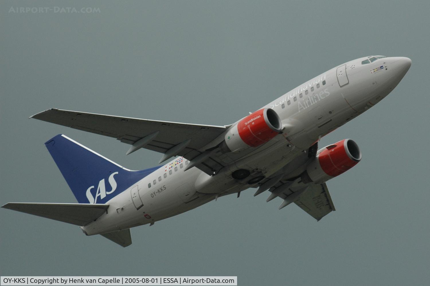OY-KKS, 2000 Boeing 737-683 C/N 28322, Scandinavian Airlines Boeing 737-600 taking off from Stockholm Arlanda airport, Sweden.