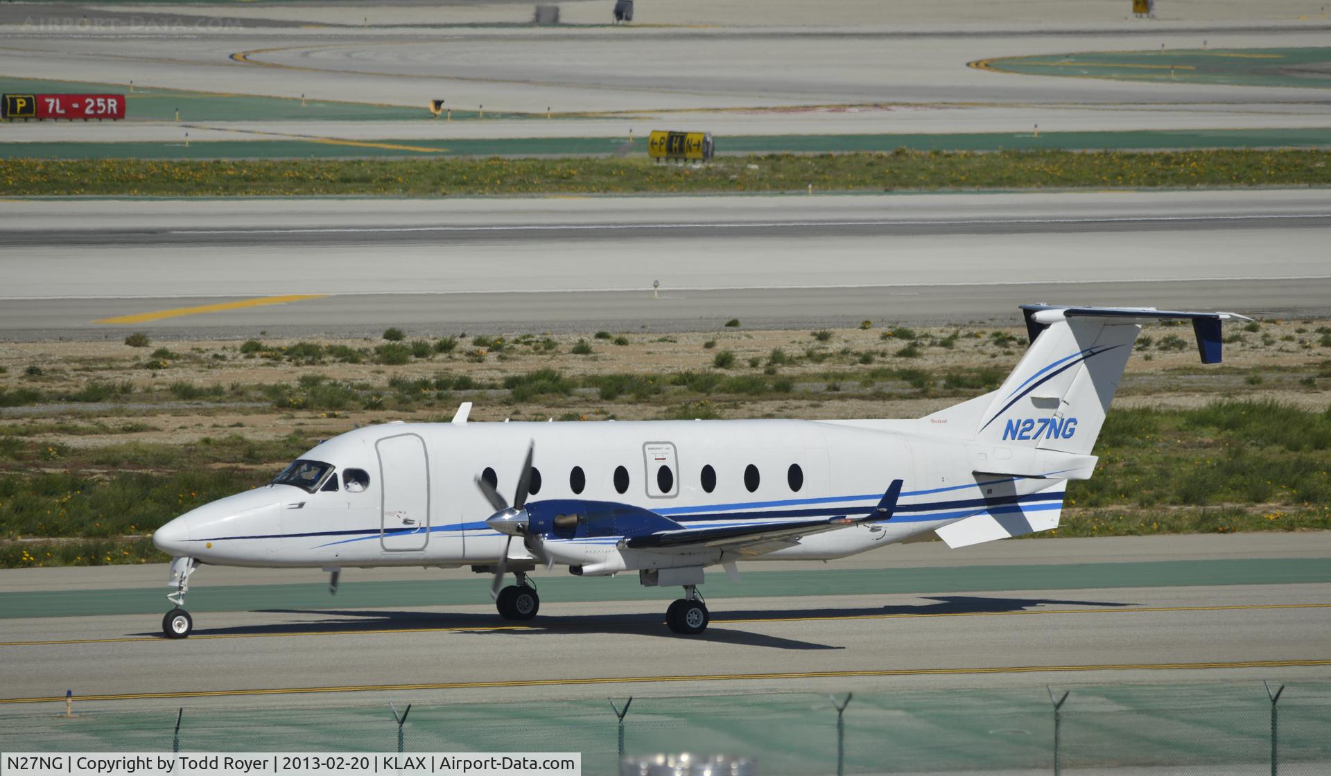 N27NG, 1999 Beech 1900D C/N UE-382, Taxiing for departure