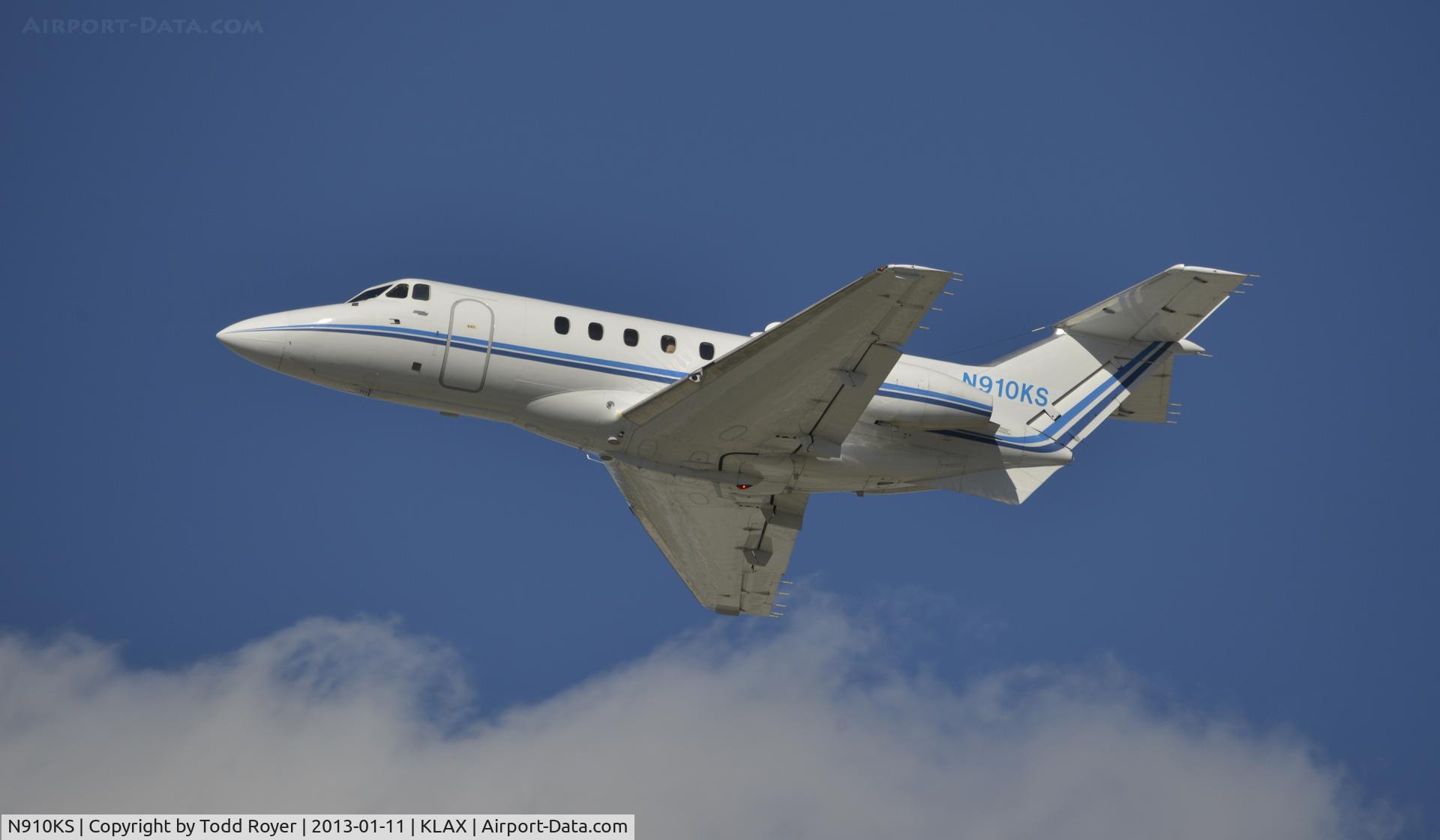 N910KS, 1982 British Aerospace HS.125-700A C/N NA0328, Departing LAX