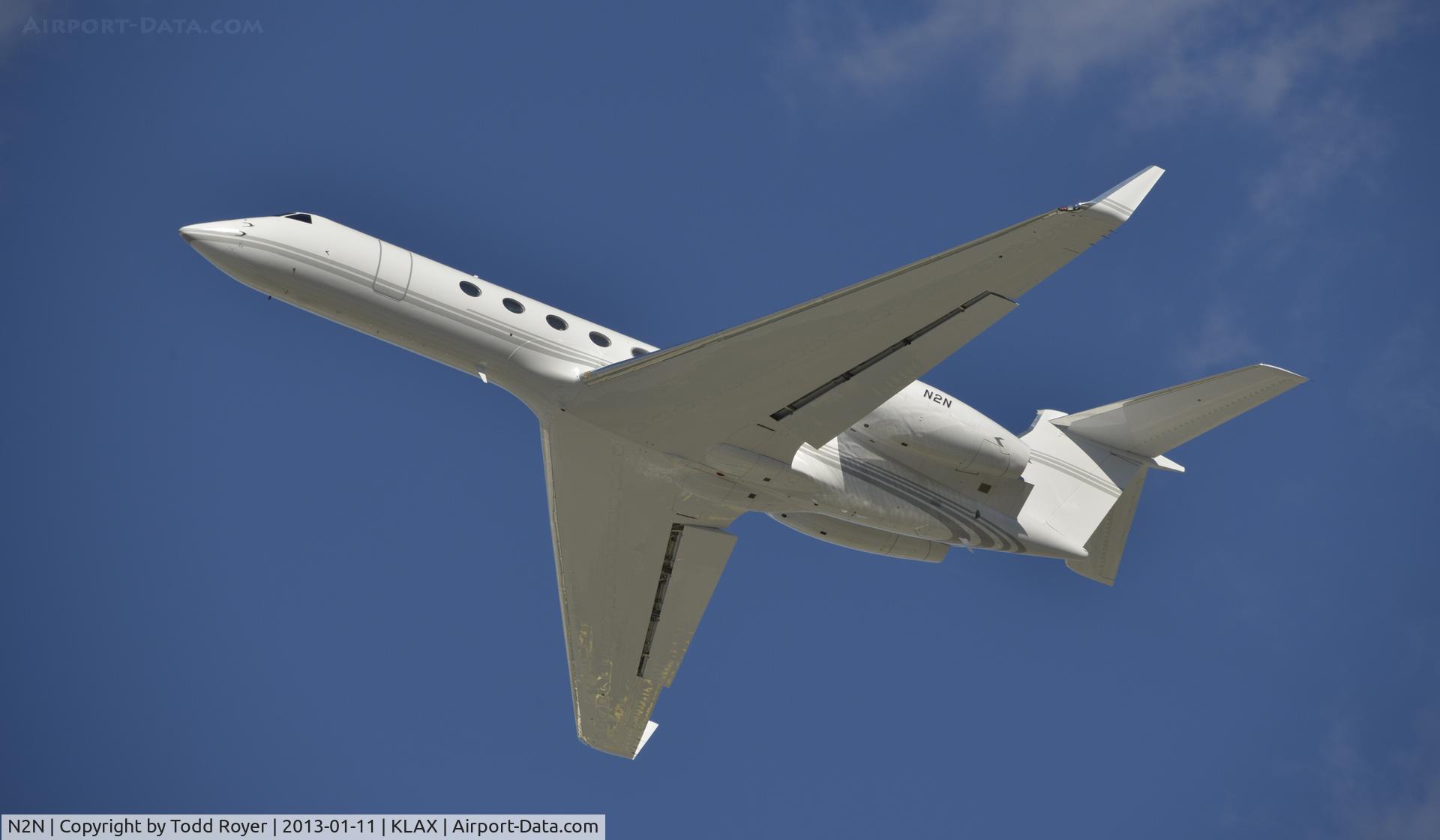 N2N, 1999 Gulfstream Aerospace G-V C/N 586, Departing LAX