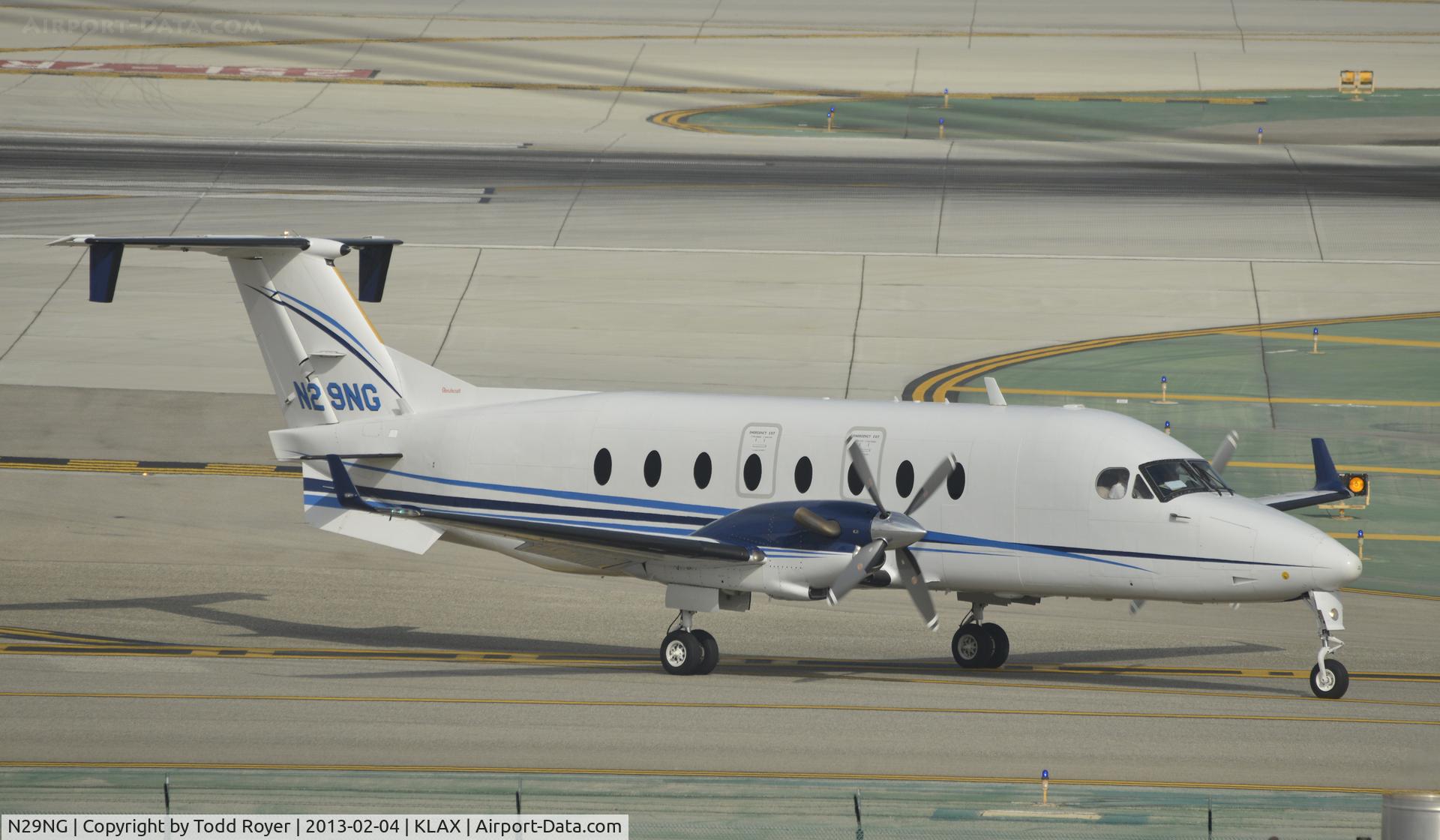 N29NG, 1997 Beech 1900D C/N UE-303, Taxiing to parking at LAX