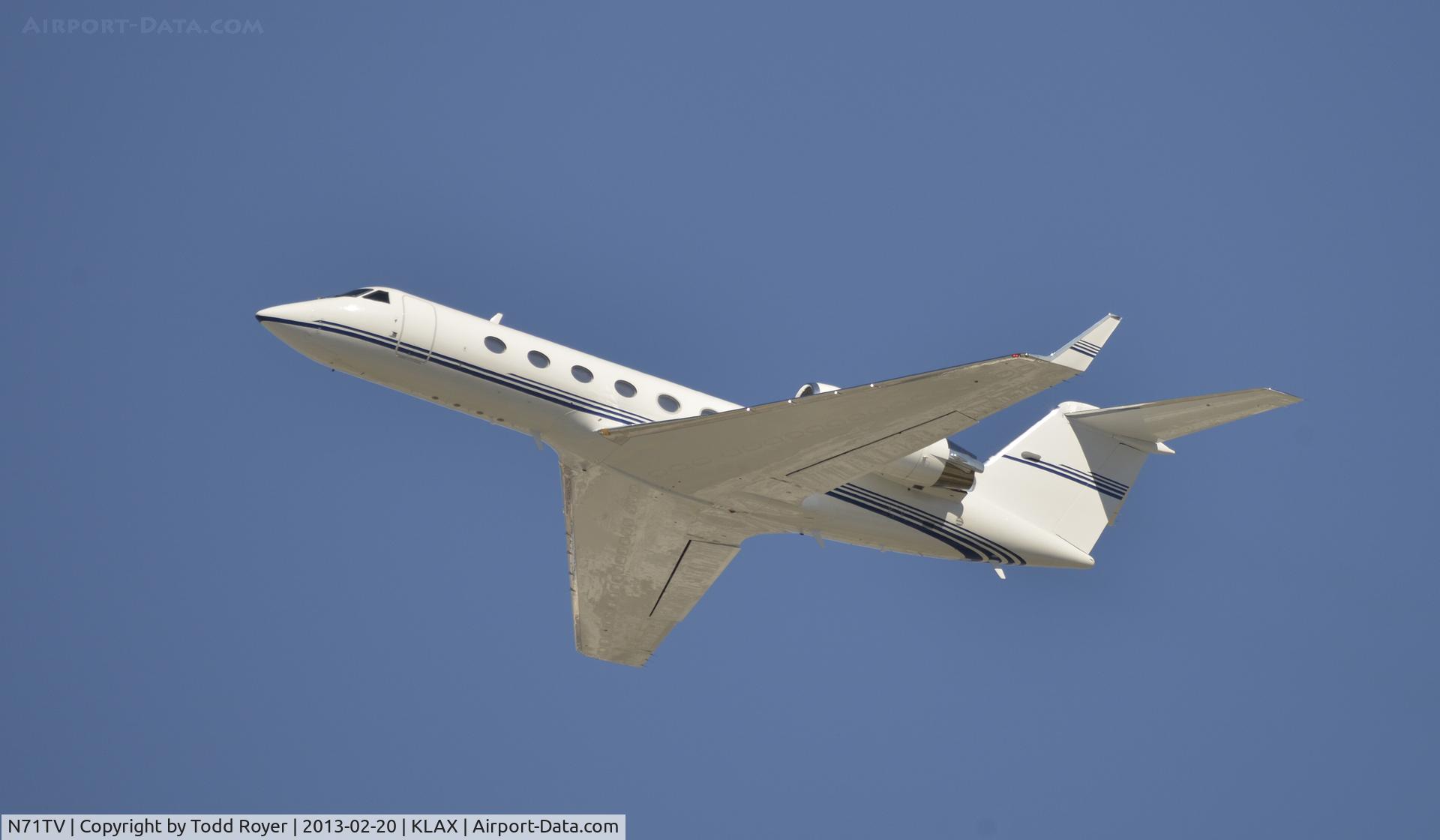 N71TV, 2000 Gulfstream Aerospace G-IV C/N 1430, Departing LAX