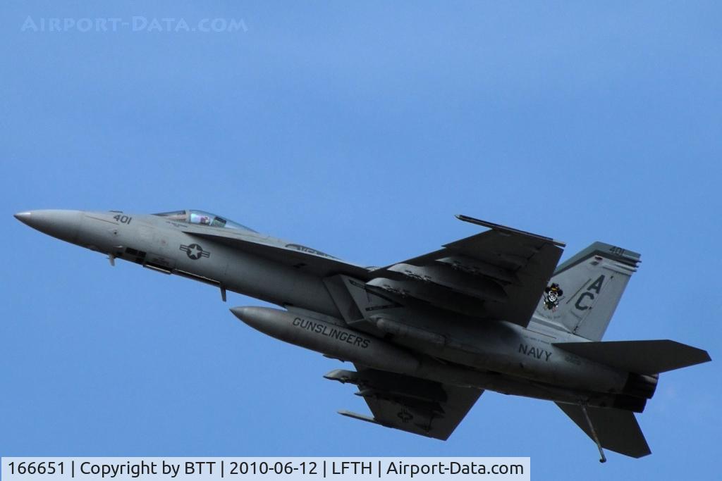 166651, Boeing F/A-18E Super Hornet C/N E114, Slow pass tailhook down