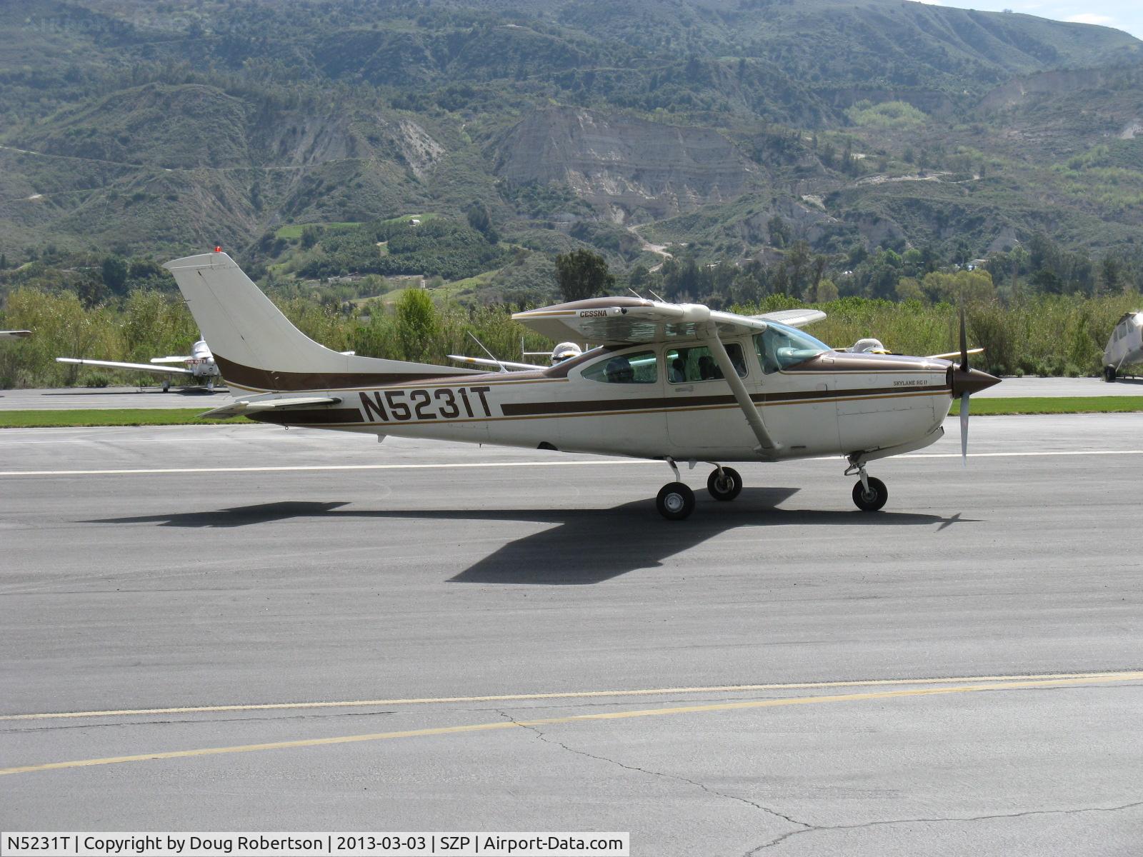 N5231T, 1981 Cessna R182 Skylane RG C/N R18201839, 1981 Cessna R182 SKYLANE RG, Lycoming O-540-J3C5D 235 Hp, taxi off the active