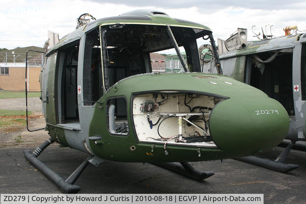 ZD279, 1983 Westland Lynx AH.7 C/N 298, Awaiting disposal.