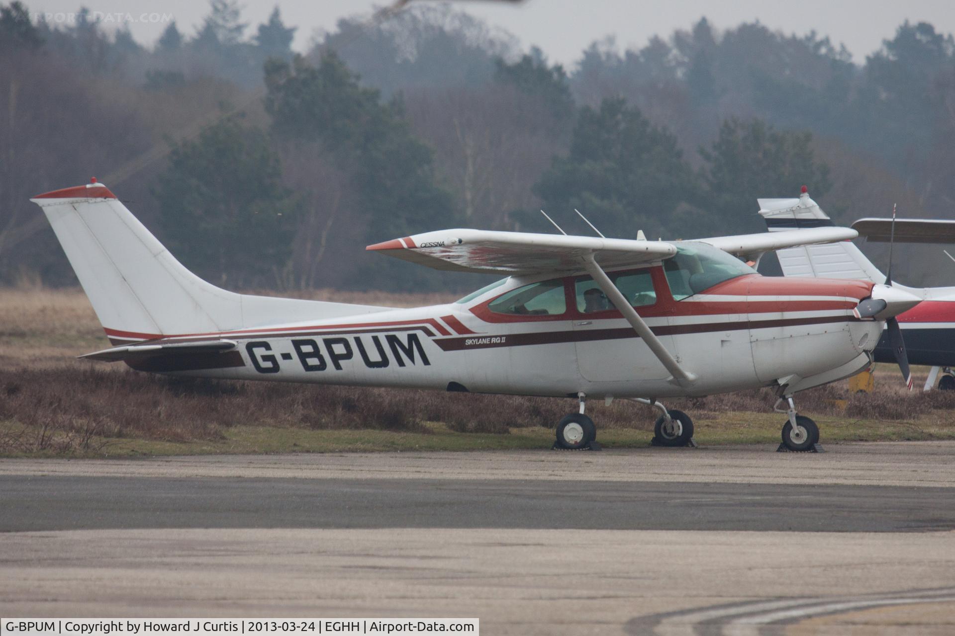 G-BPUM, 1979 Cessna R182 Skylane RG C/N R182-00915, Privately owned.