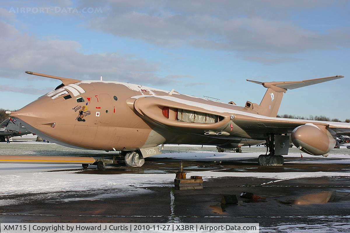 XM715, 1963 Handley Page Victor K.2 C/N HP80/83, 'Teasin'Tina/Victor Meldrew' in the snow. Last Victor to fly ... ;-) Bruntingthorpe, Leics.