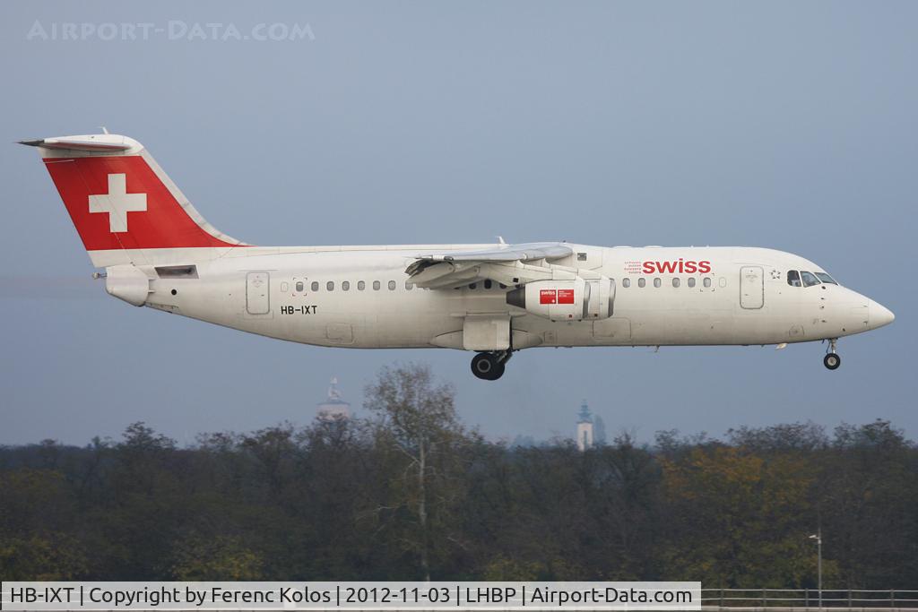 HB-IXT, 1995 British Aerospace Avro 146-RJ100 C/N E3259, Ferihegy