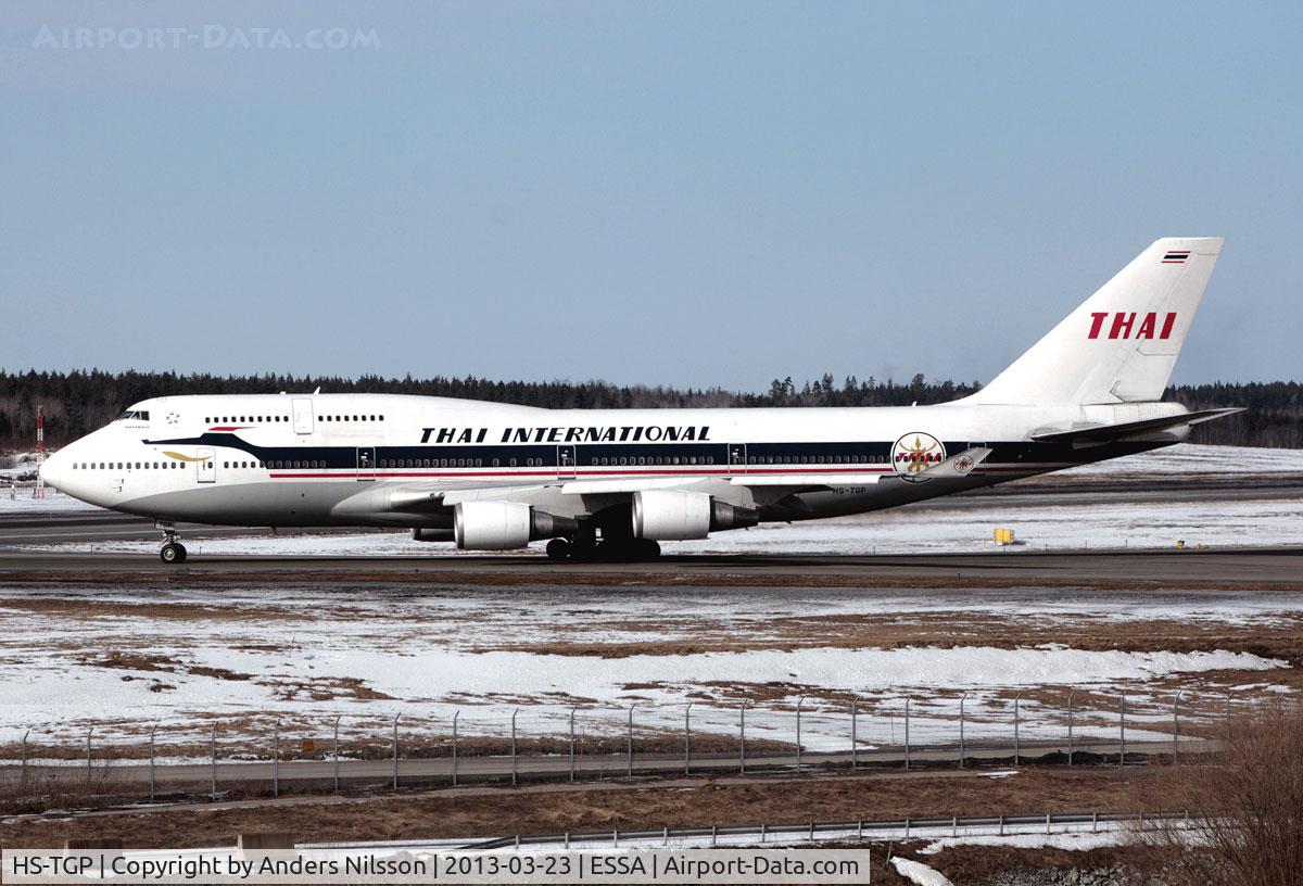 HS-TGP, 1994 Boeing 747-4D7 C/N 26610, Lining up runway 01L
