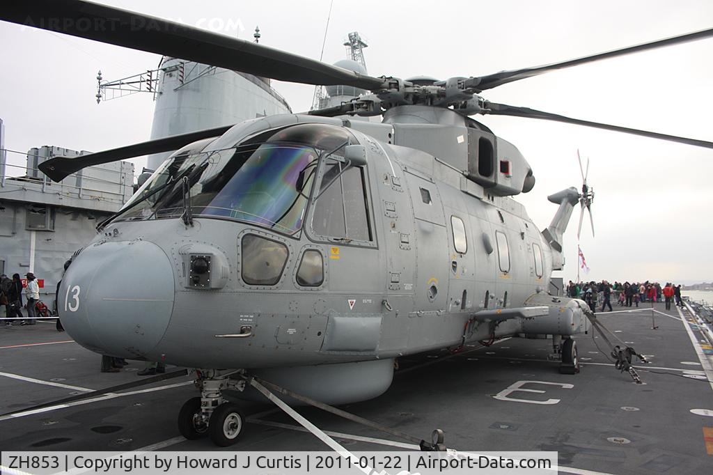 ZH853, 2001 AgustaWestland EH-101 Merlin HM.1 C/N 50135/RN33, 13/820 NAS, on board HMS Ark Royal, Portsmouth.