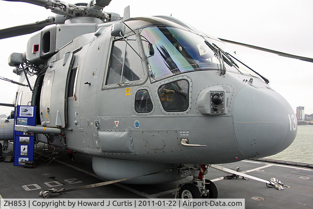 ZH853, 2001 AgustaWestland EH-101 Merlin HM.1 C/N 50135/RN33, 13/820 NAS, on board HMS Ark Royal, Portsmouth.