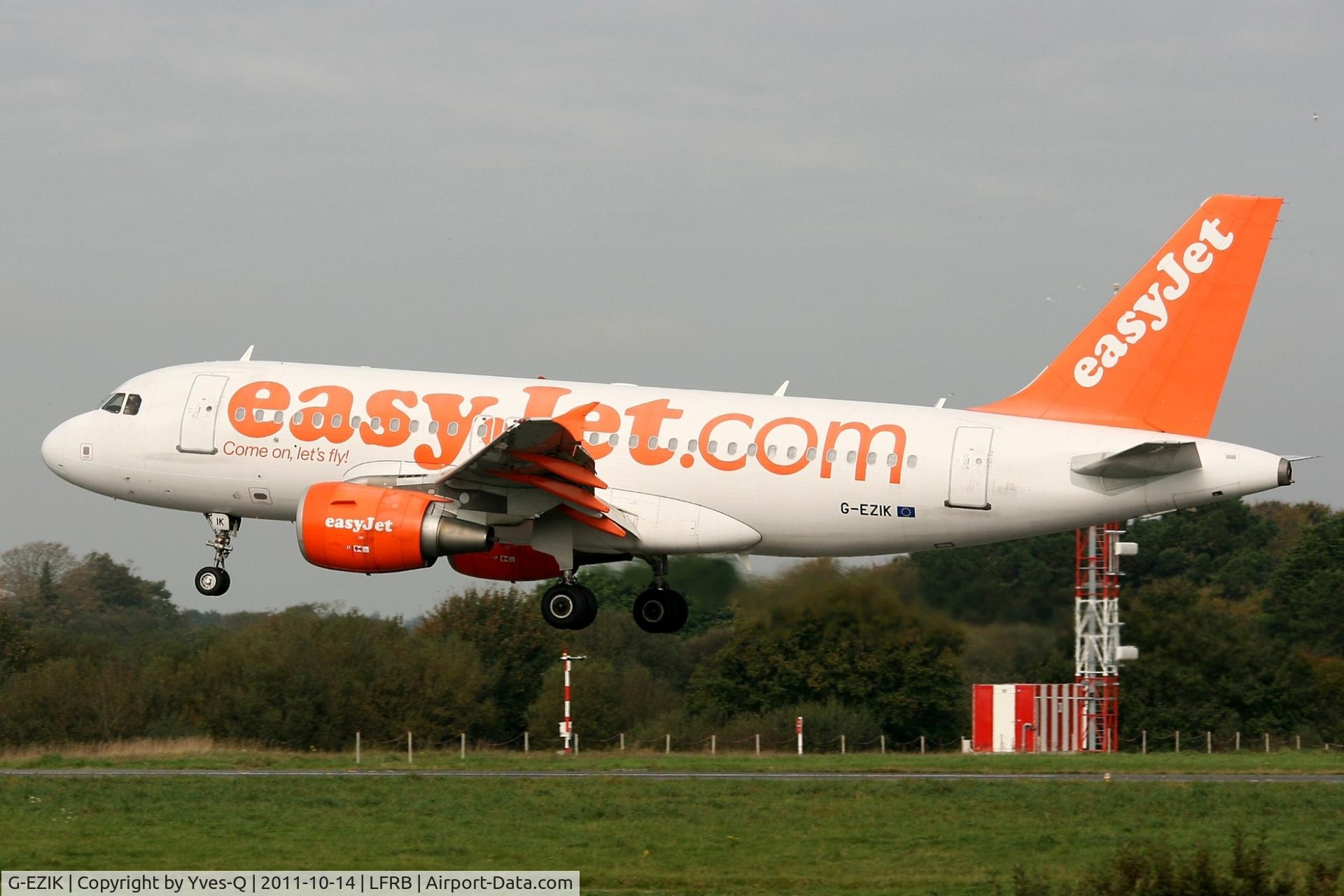 G-EZIK, 2005 Airbus A319-111 C/N 2481, Airbus A319-111, Easyjet, On final rwy 25L, Brest-Bretagne Airport (LFRB-BES