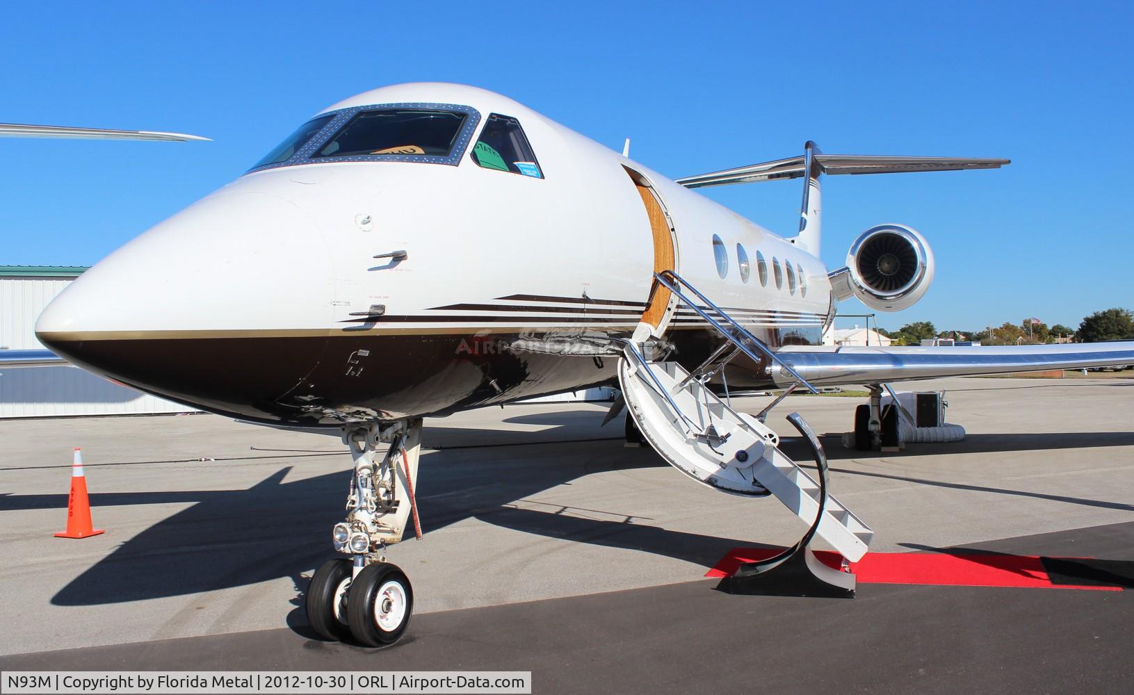 N93M, 1999 Gulfstream Aerospace G-V C/N 567, Gulfstream G-V at NBAA