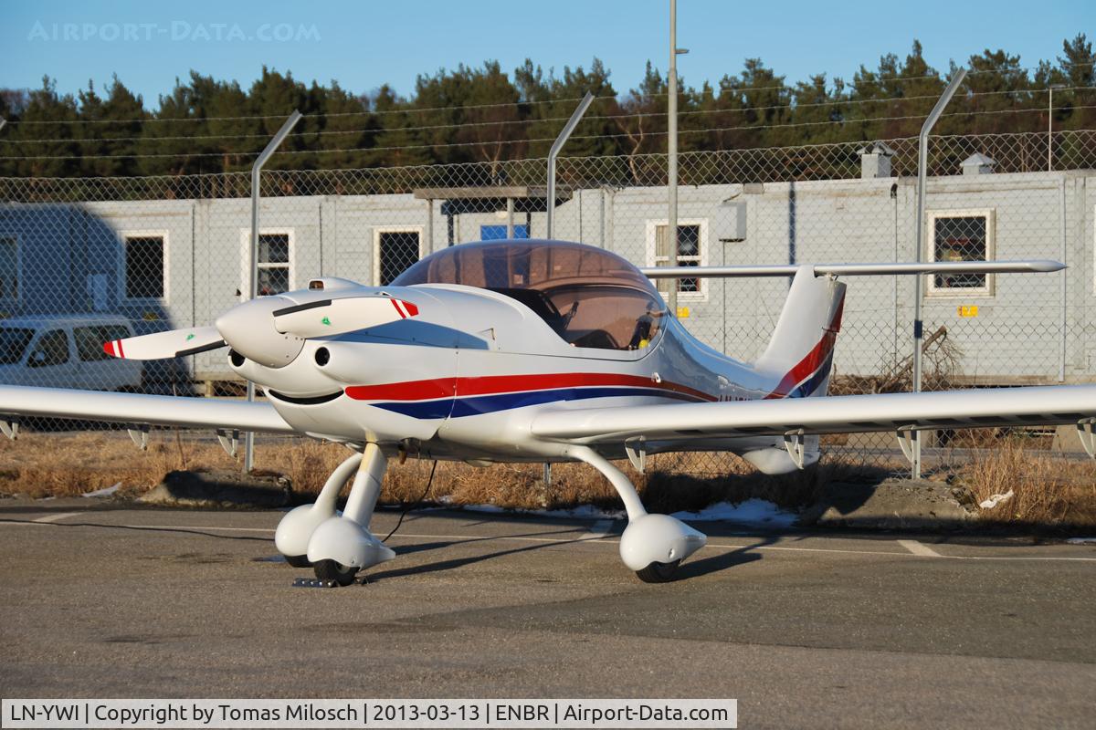 LN-YWI, Dyn'Aero MCR-01 C/N 303, 