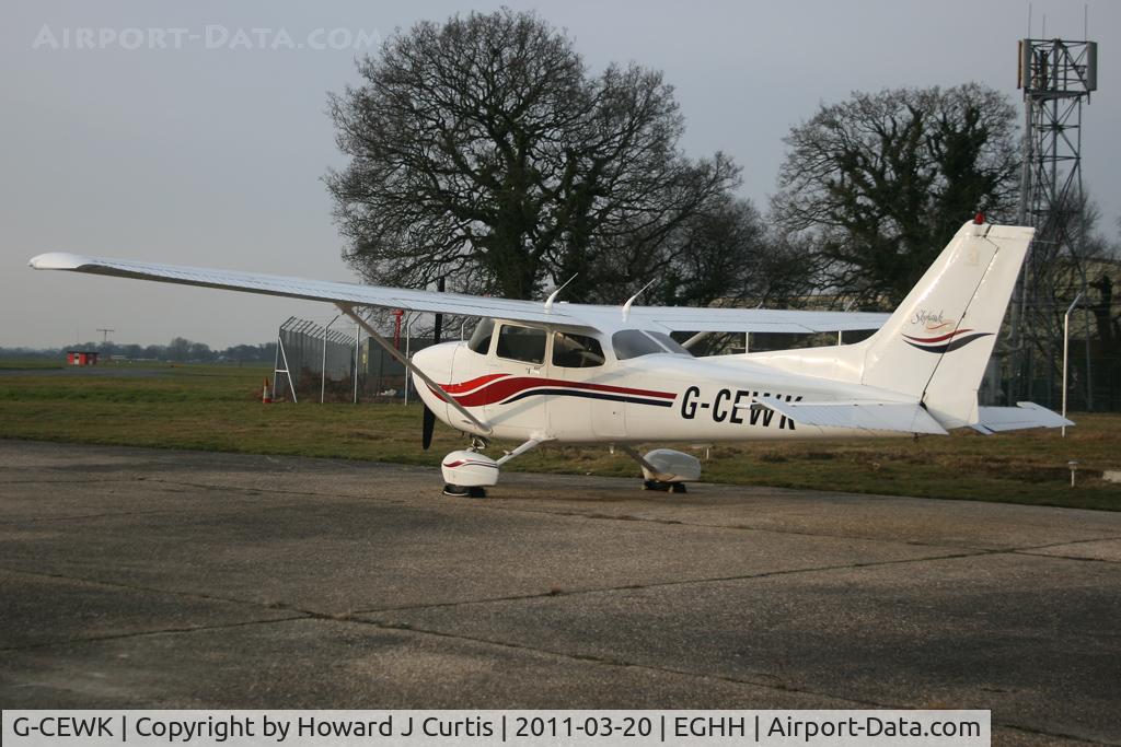 G-CEWK, 1999 Cessna 172S Skyhawk SP C/N 172S8294, Privately owned.
