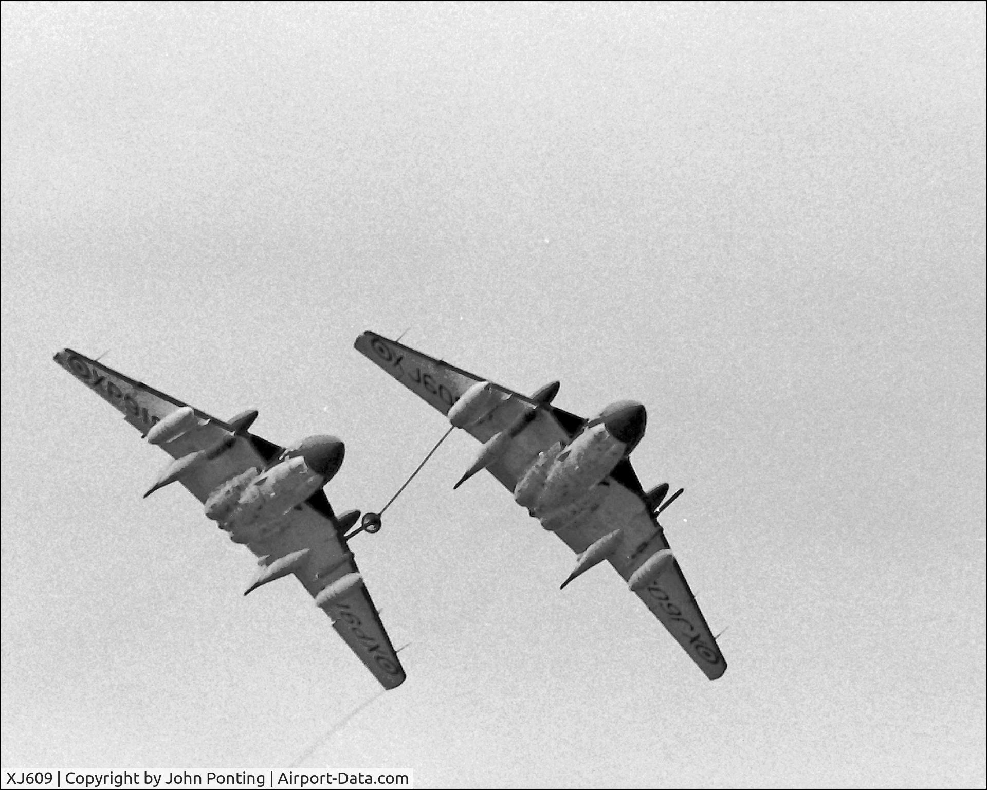 XJ609, 1960 De Havilland DH-110 Sea Vixen FAW.2 C/N 10076, 1960 De Havilland DH-110 Sea Vixen FAW.2 CN 10076 and 1963 De Havilland DH-110 Sea Vixen FAW.2 CN 10120 refuelling over Hatfield in 1971