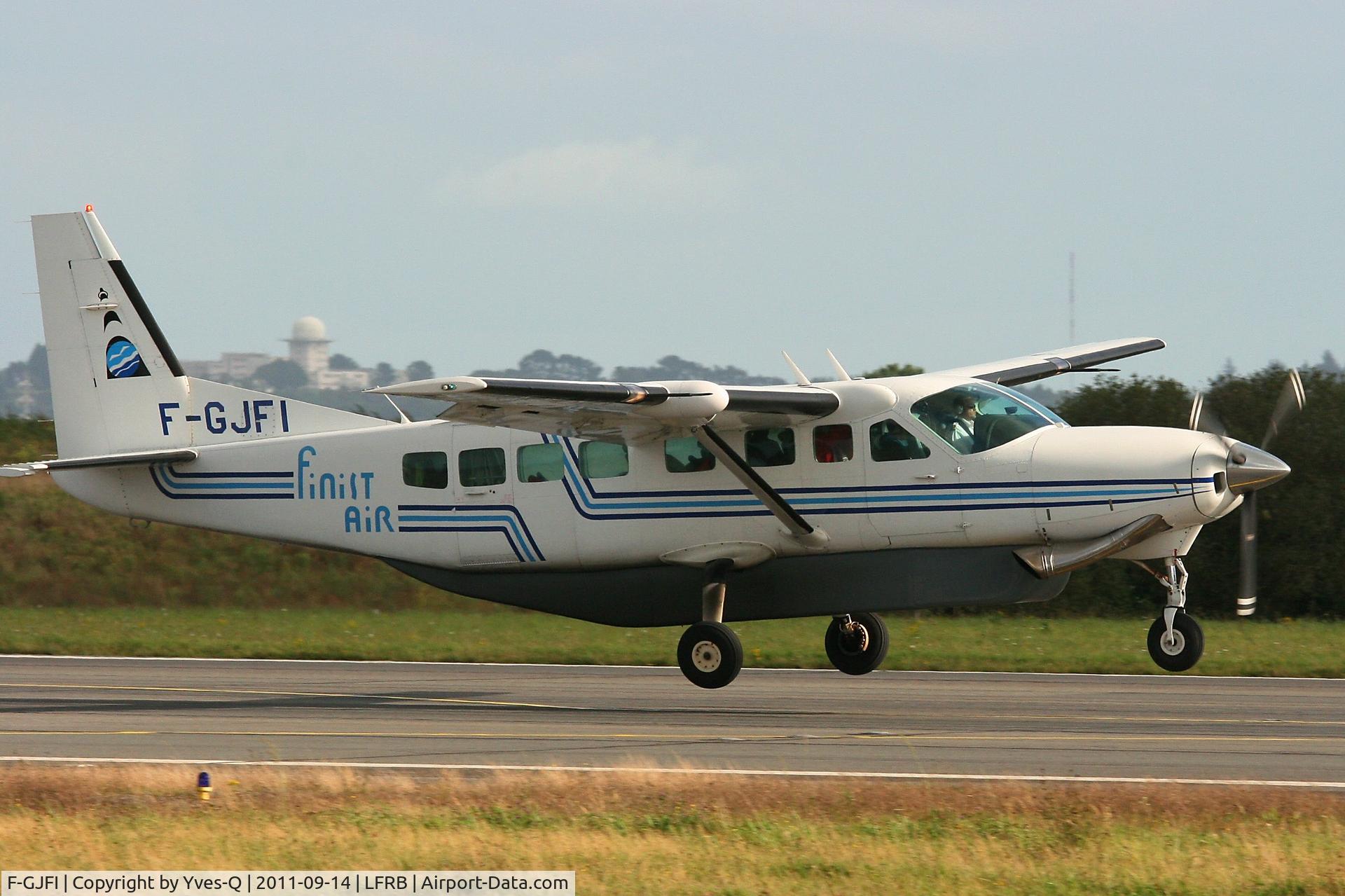 F-GJFI, 1990 Cessna 208B Grand Caravan C/N 208B-0230, Cessna 208B Grand Caravan, On final rwy 25L, Brest-Bretagne Airport (LFRB - BES)