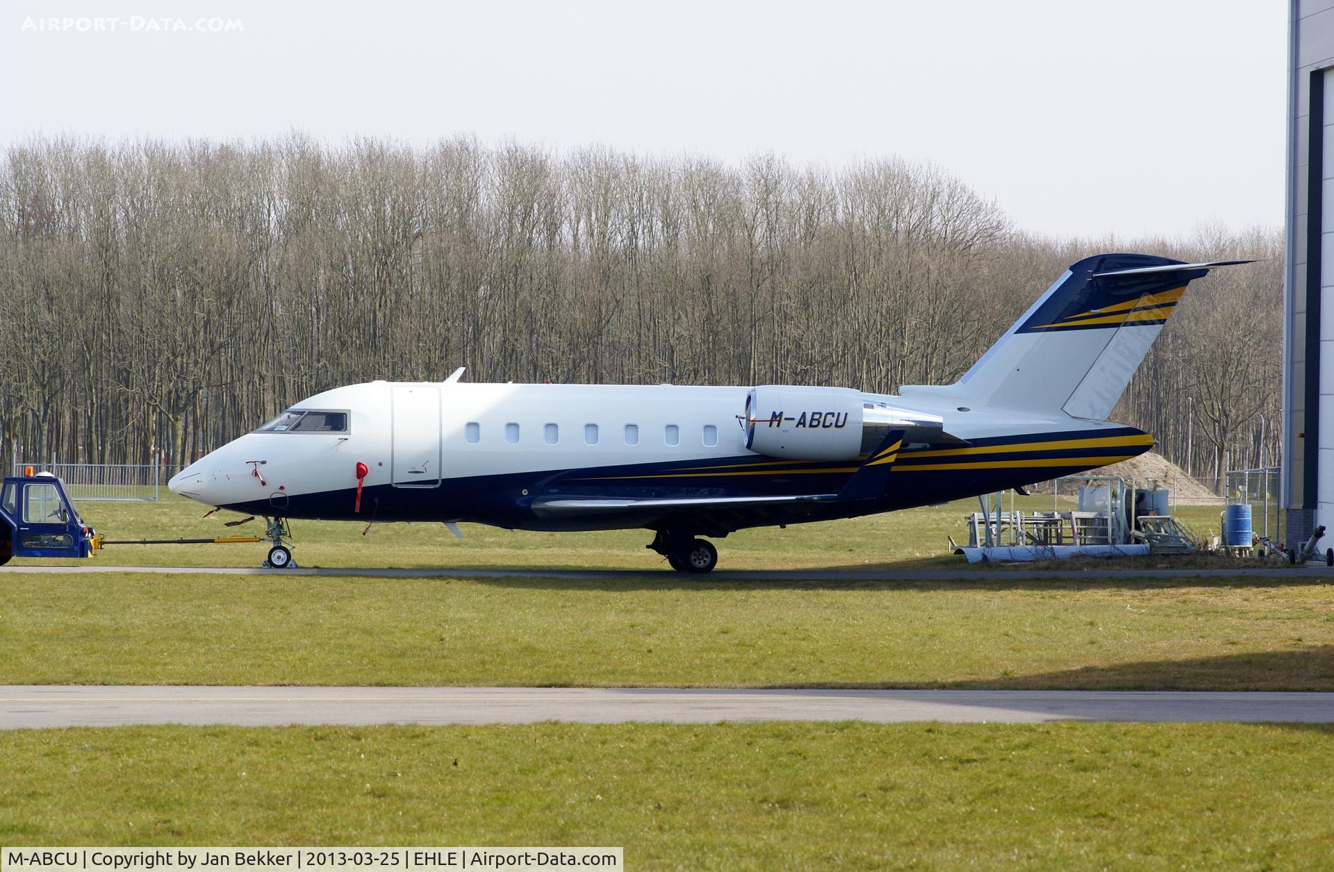 M-ABCU, 2009 Bombardier Challenger 605 (CL-600-2B16) C/N 5813, In front of QAPS to get a new livery