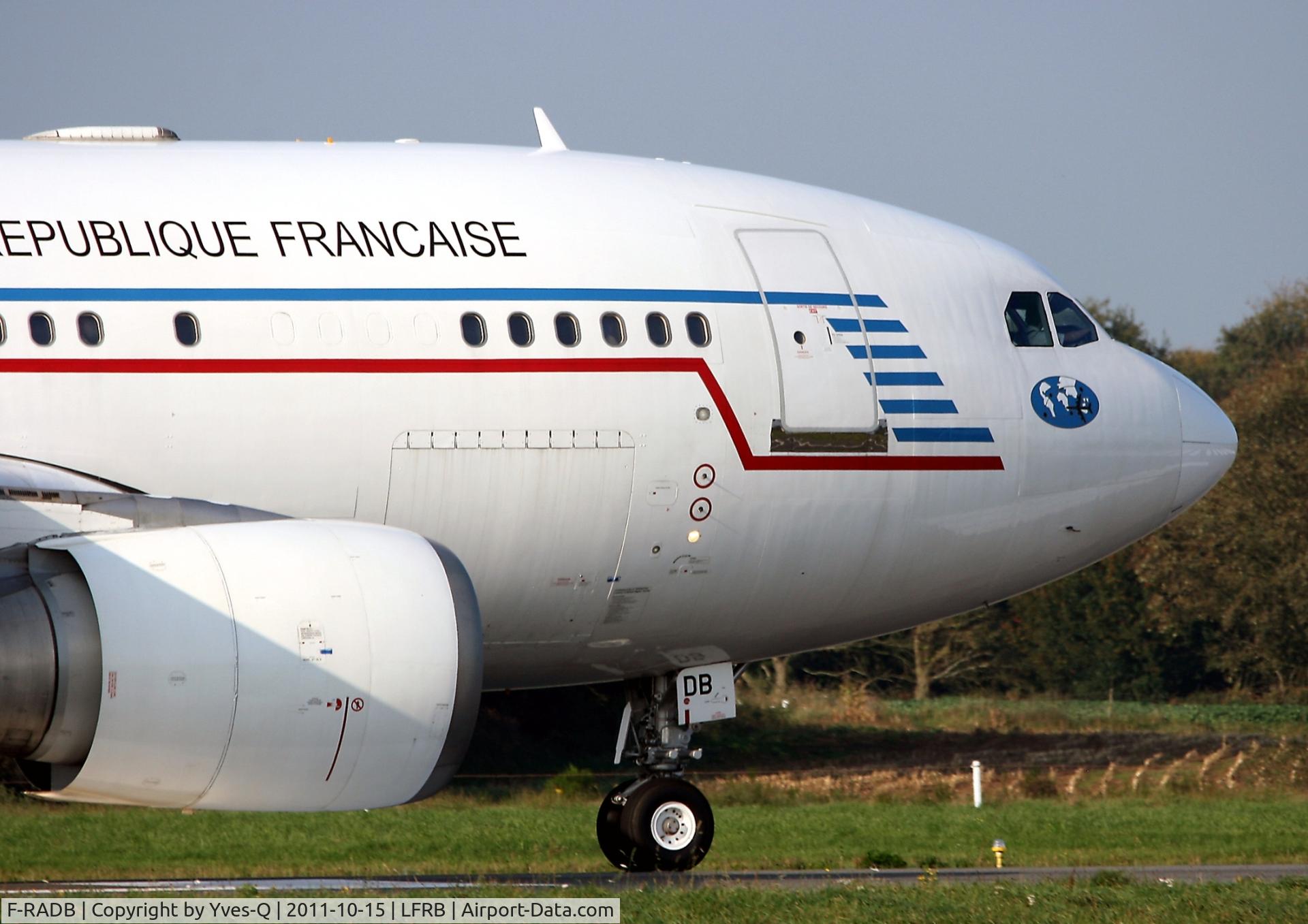 F-RADB, 1987 Airbus A310-304 C/N 422, French Air Force Airbus A310-304, Taxiing to holding point rwy 25L, Brest-Bretagne Airport (LFRB-BES)