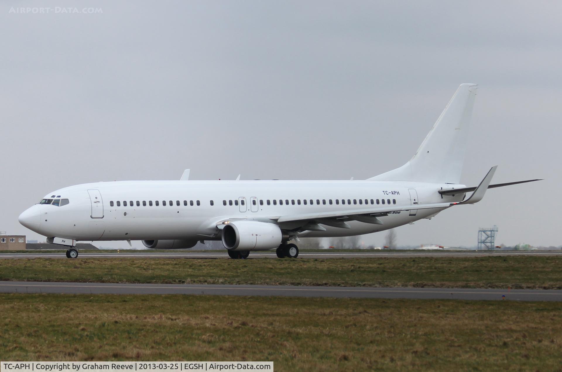 TC-APH, 2001 Boeing 737-8S3 C/N 29250/792, About to depart.