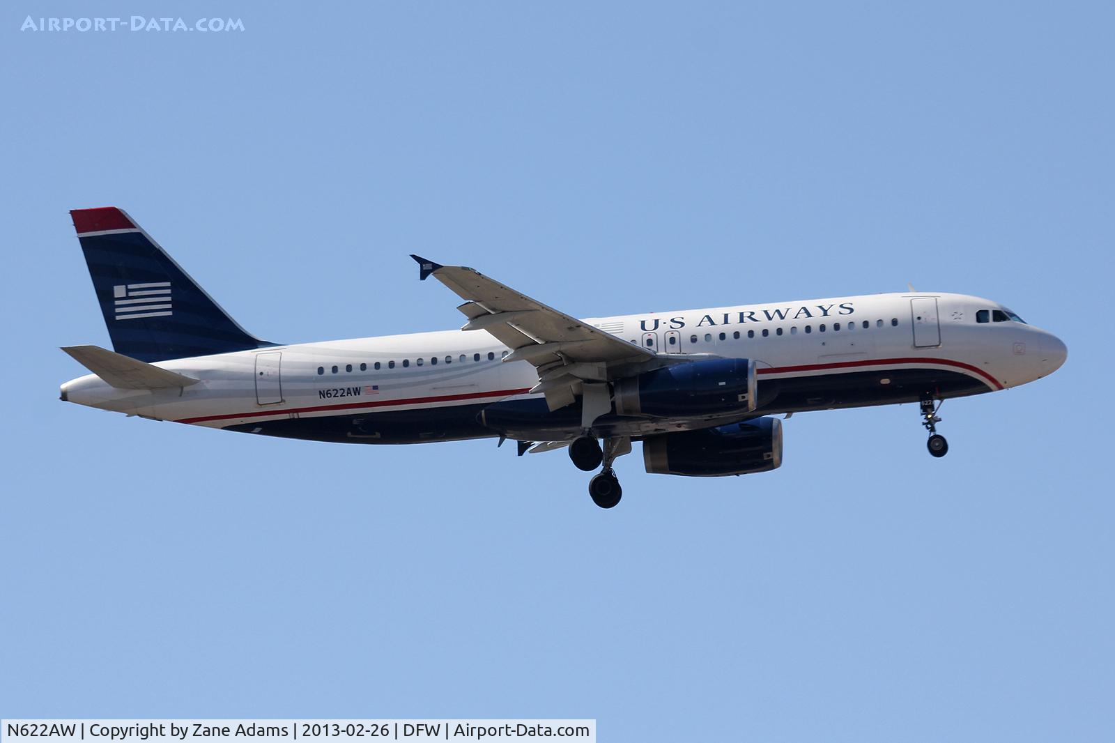 N622AW, 1989 Airbus A320-231 C/N 054, Landing at DFW Airport