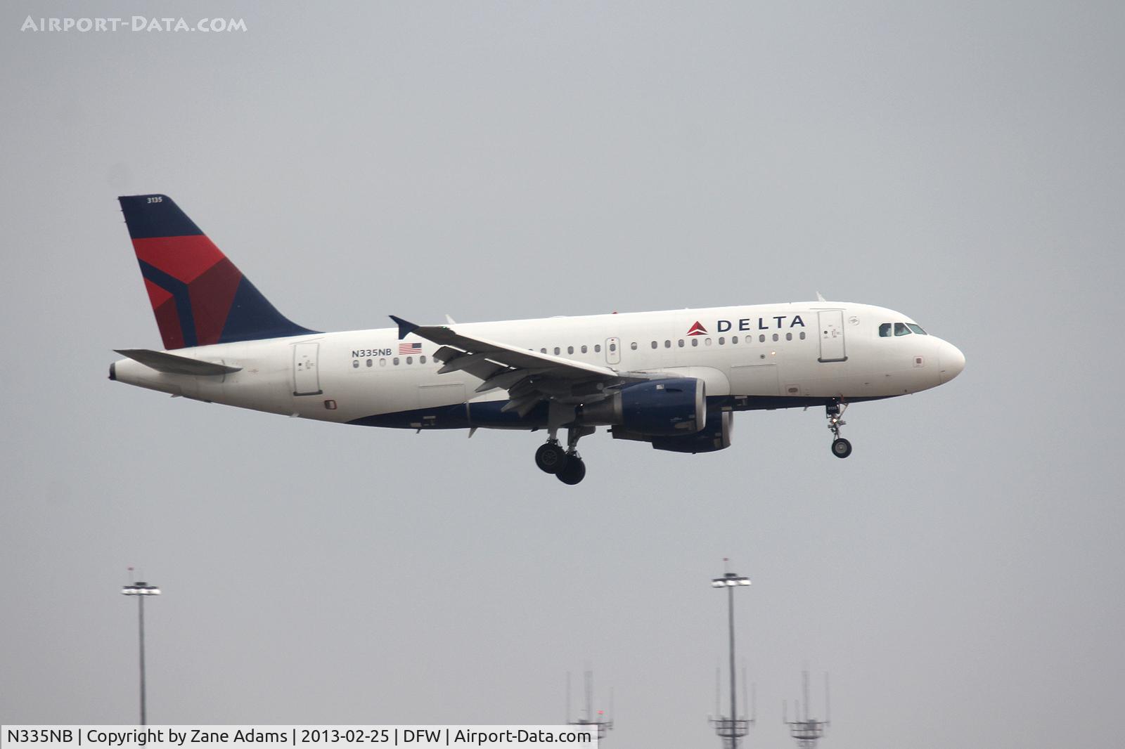 N335NB, 2002 Airbus A319-114 C/N 1662, Landing at DFW Airport