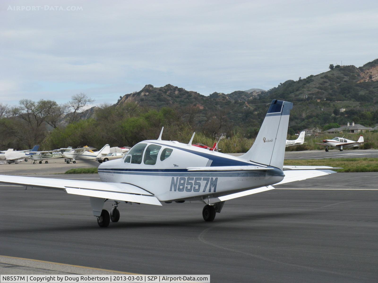 N8557M, 1963 Beech 35-B33 Debonair C/N CD-641, 1963 Beech 35-B33 DEBONAIR, Continental IO-470-K 225 Hp, taxi