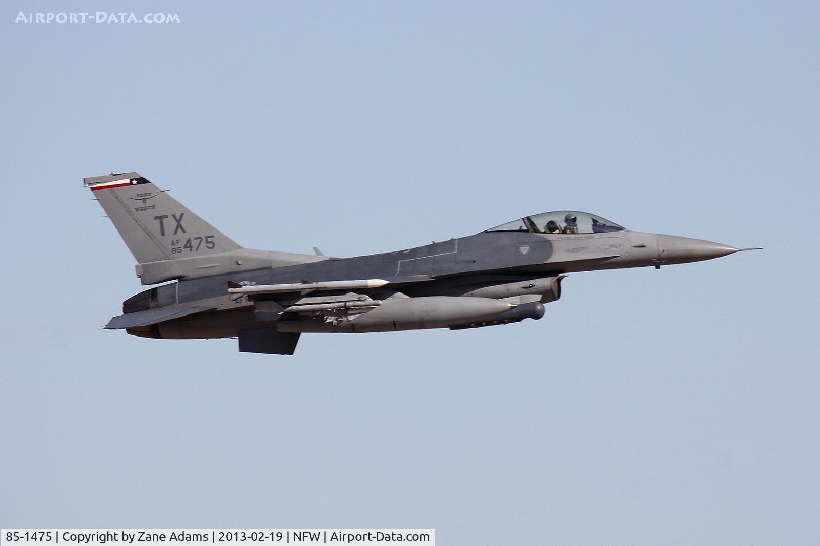 85-1475, 1985 General Dynamics F-16C Fighting Falcon C/N 5C-255, 301st Fighter Wing F-16 departing at NAS Fort Worth