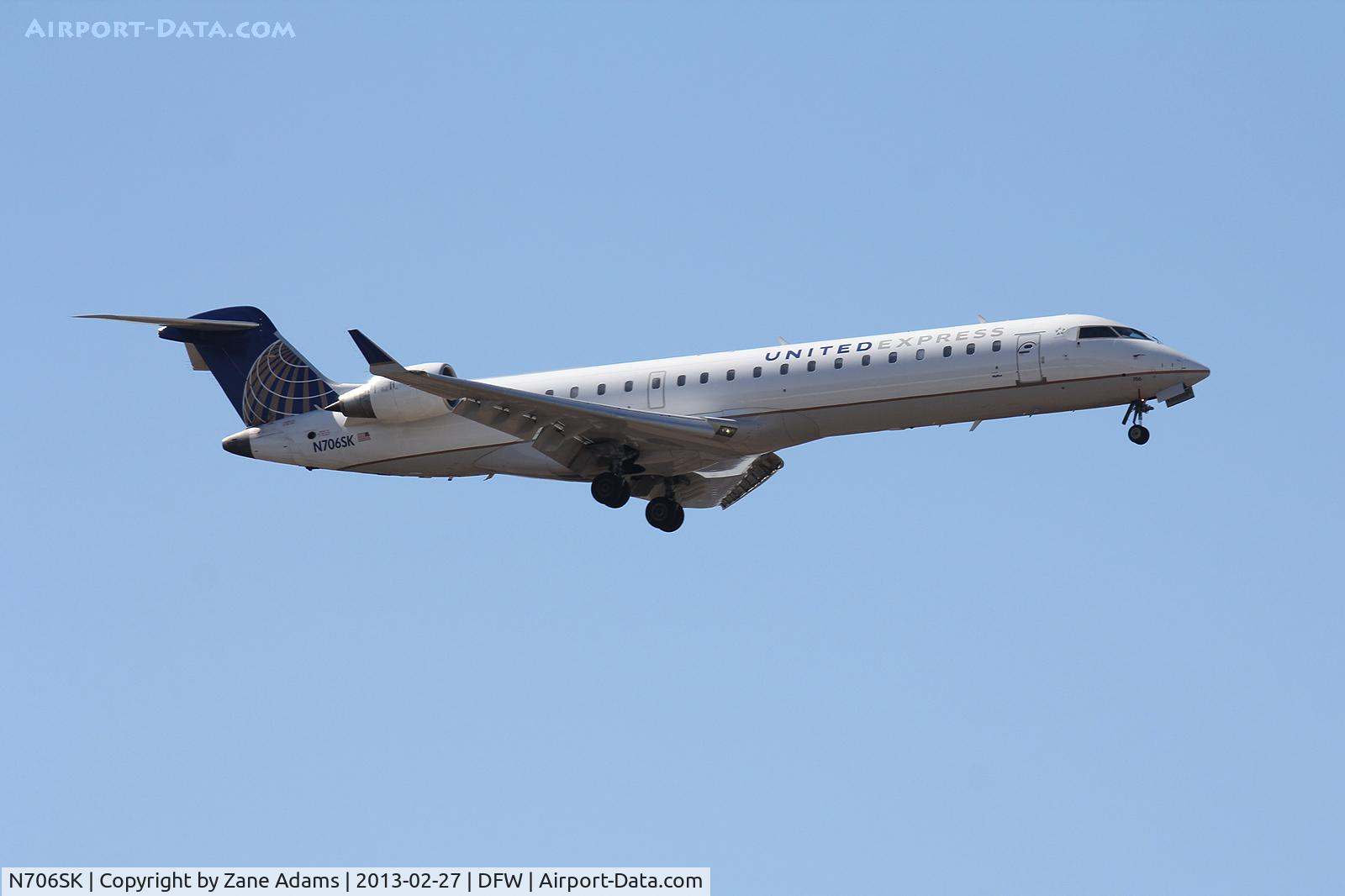 N706SK, 2004 Bombardier CRJ-701 (CL-600-2C10) Regional Jet C/N 10149, Landing at DFW Airport