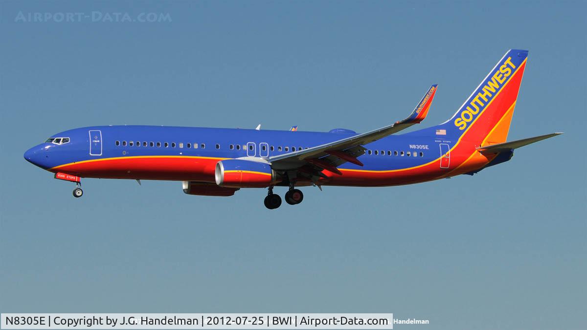 N8305E, 2012 Boeing 737-8H4 C/N 36683, On final to 33L.