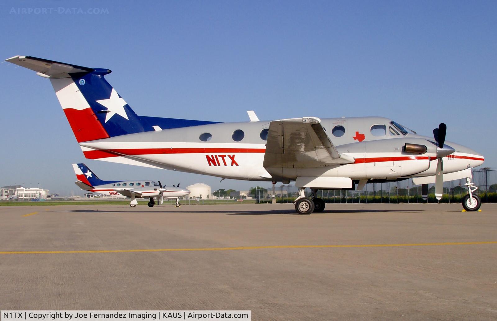 N1TX, 1981 Beech 200 Super King Air C/N BB-800, Photoshoot for the Texas Department of State Aviation Division