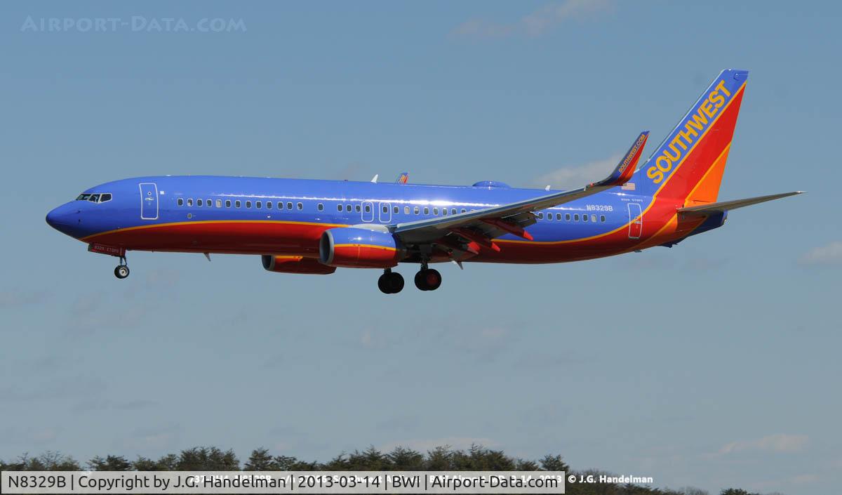 N8329B, 2012 Boeing 737-8H4 C/N 37006, 727-8H4 N8329B on final to 33L.