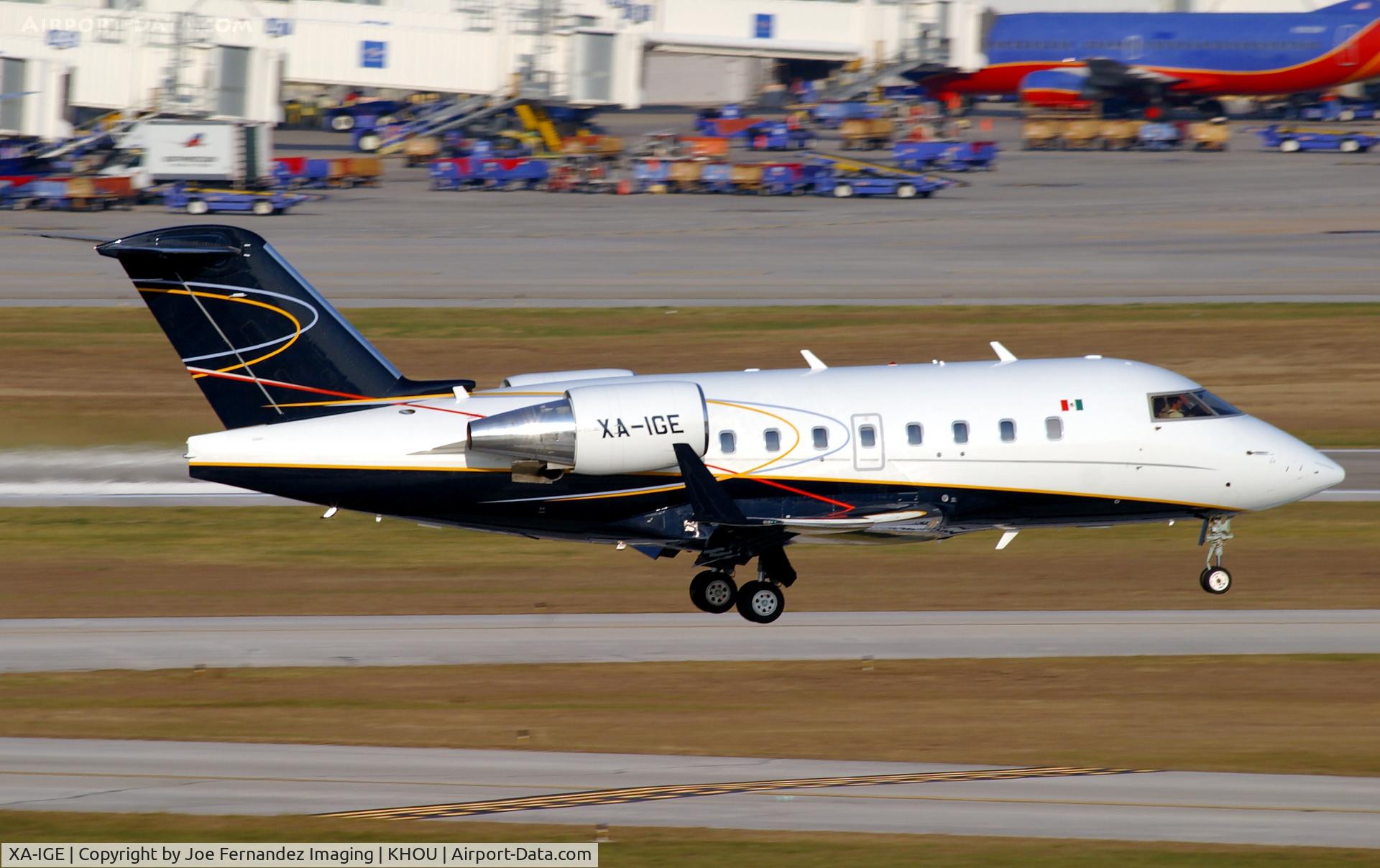 XA-IGE, 2004 Bombardier Challenger 604 (CL-600-2B16) C/N 5580, Landing in Houston