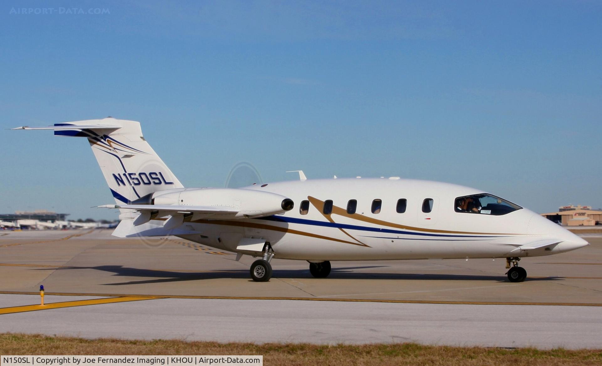 N150SL, 2005 Piaggio P-180 Avanti C/N 1111, Before takeoff.