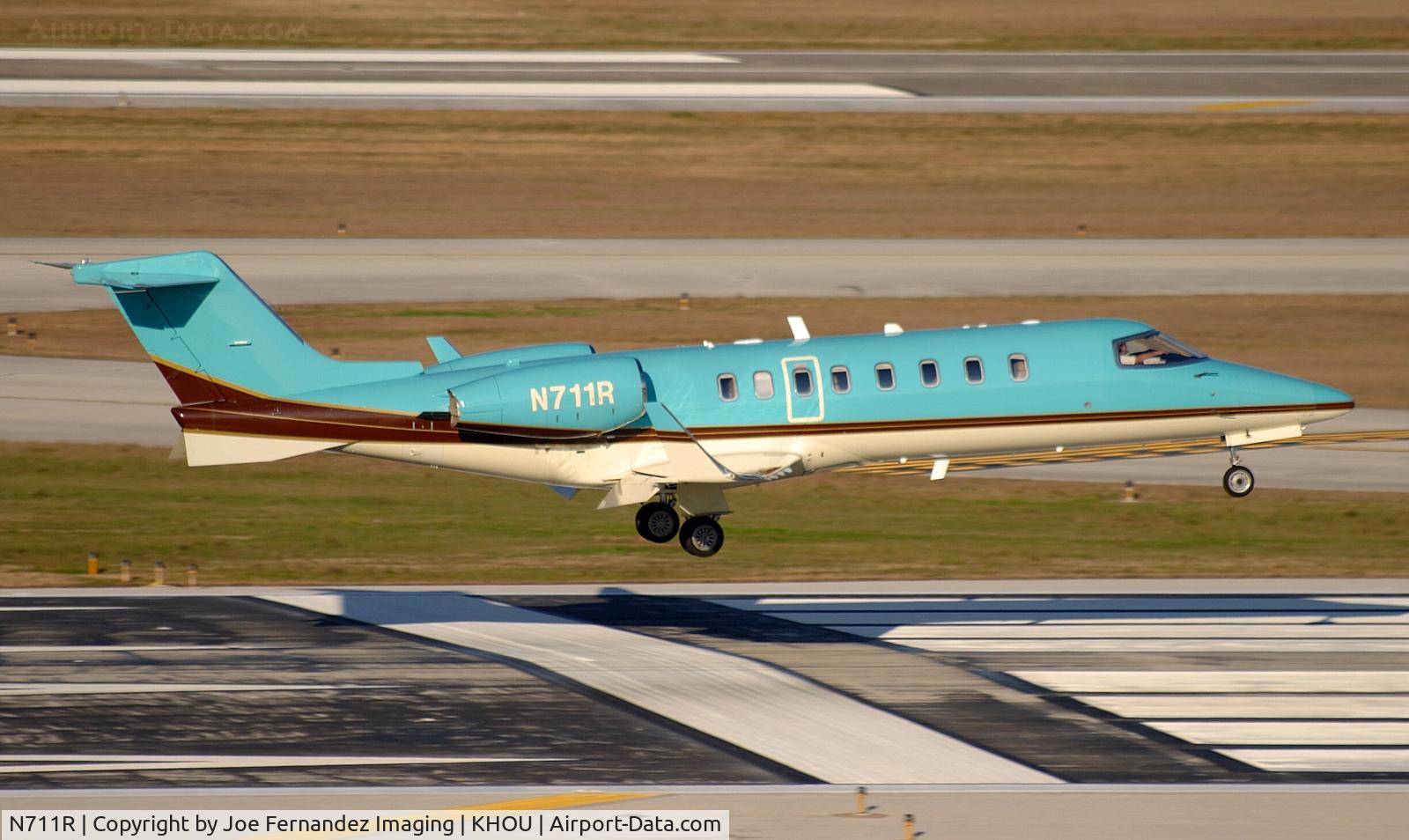 N711R, 1999 Learjet 45 C/N 049, Landing at KHOU