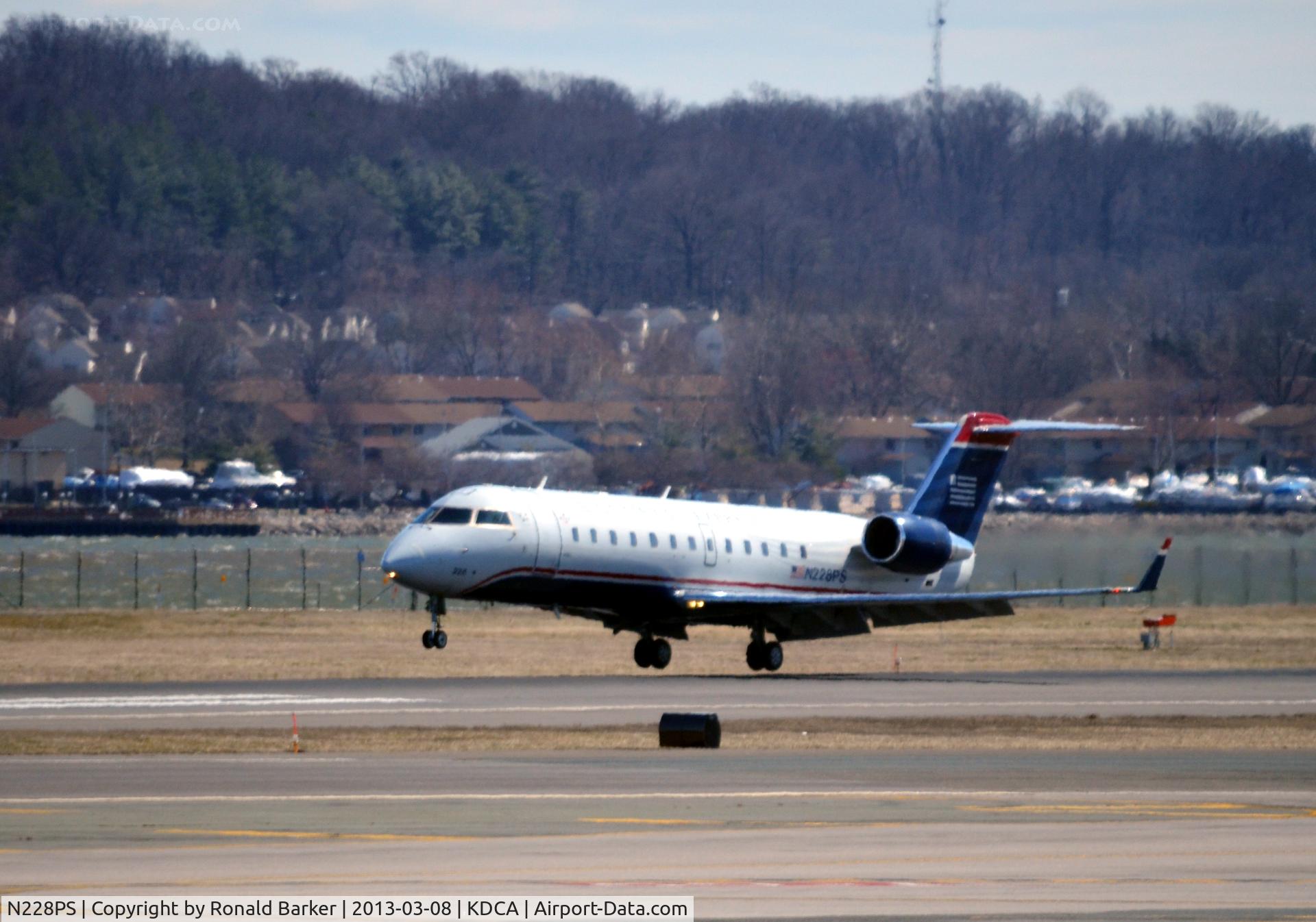N228PS, 2004 Bombardier CRJ-200ER (CL-600-2B19) C/N 7897, A moment to Landing