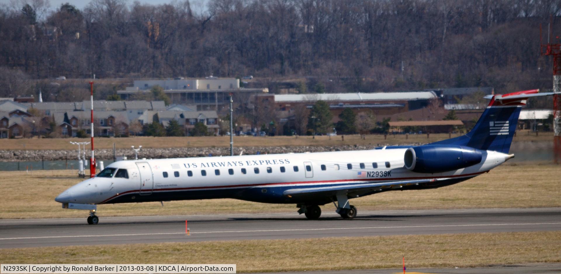 N293SK, 2001 Embraer ERJ-145LR (EMB-145LR) C/N 145500, Takeoff roll