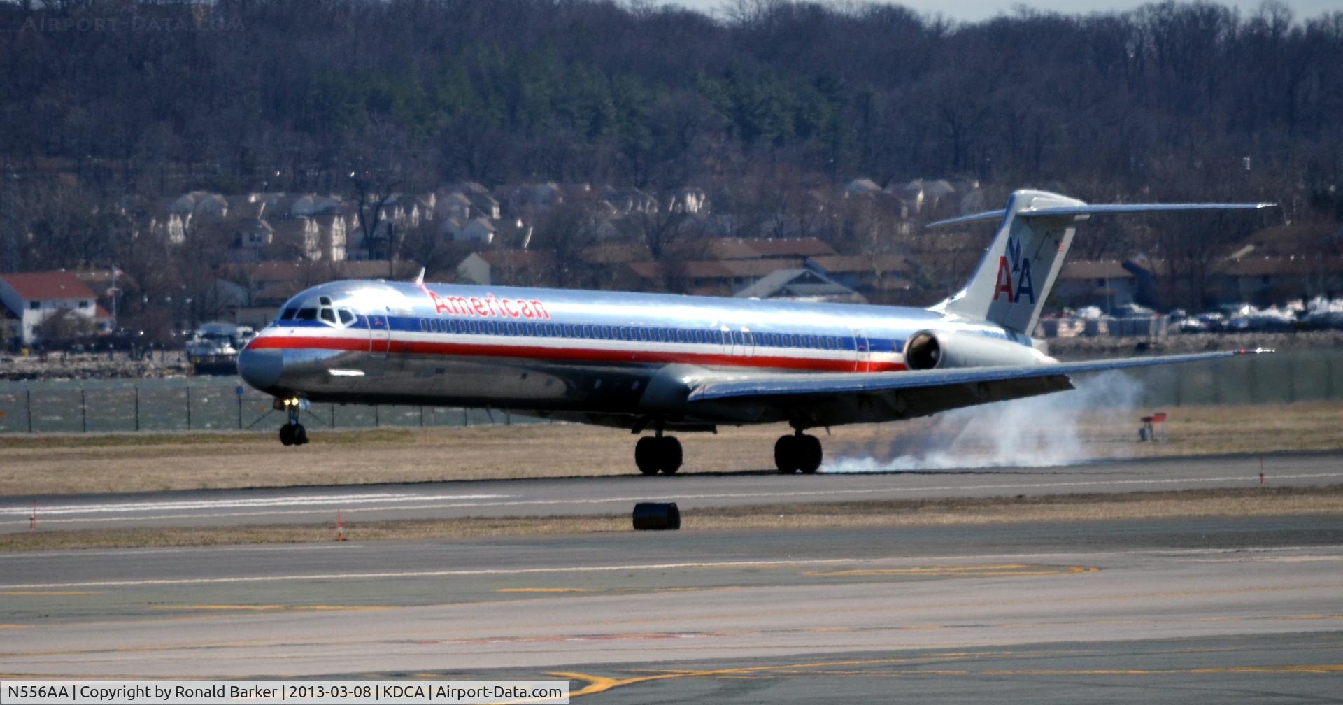 N556AA, 1991 McDonnell Douglas MD-82 (DC-9-82) C/N 53086, Touchdown DCA