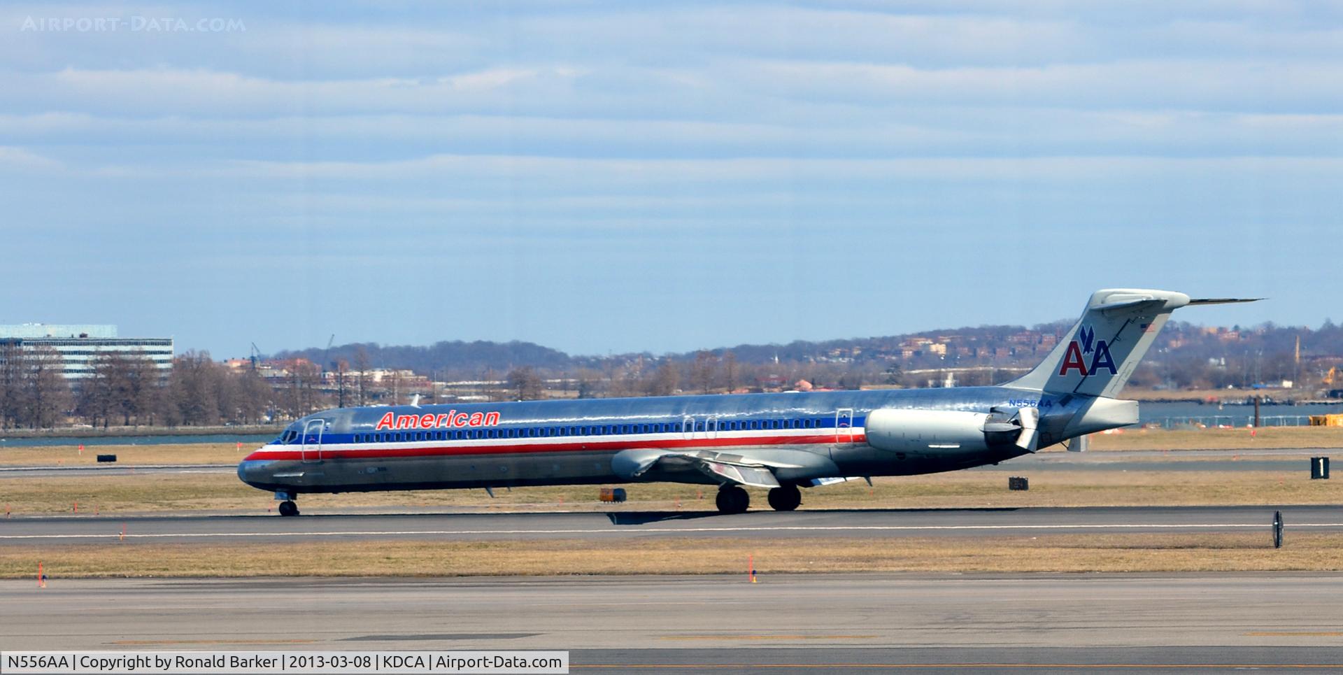 N556AA, 1991 McDonnell Douglas MD-82 (DC-9-82) C/N 53086, Landing rollout DCA  _  Check the thrust reversers