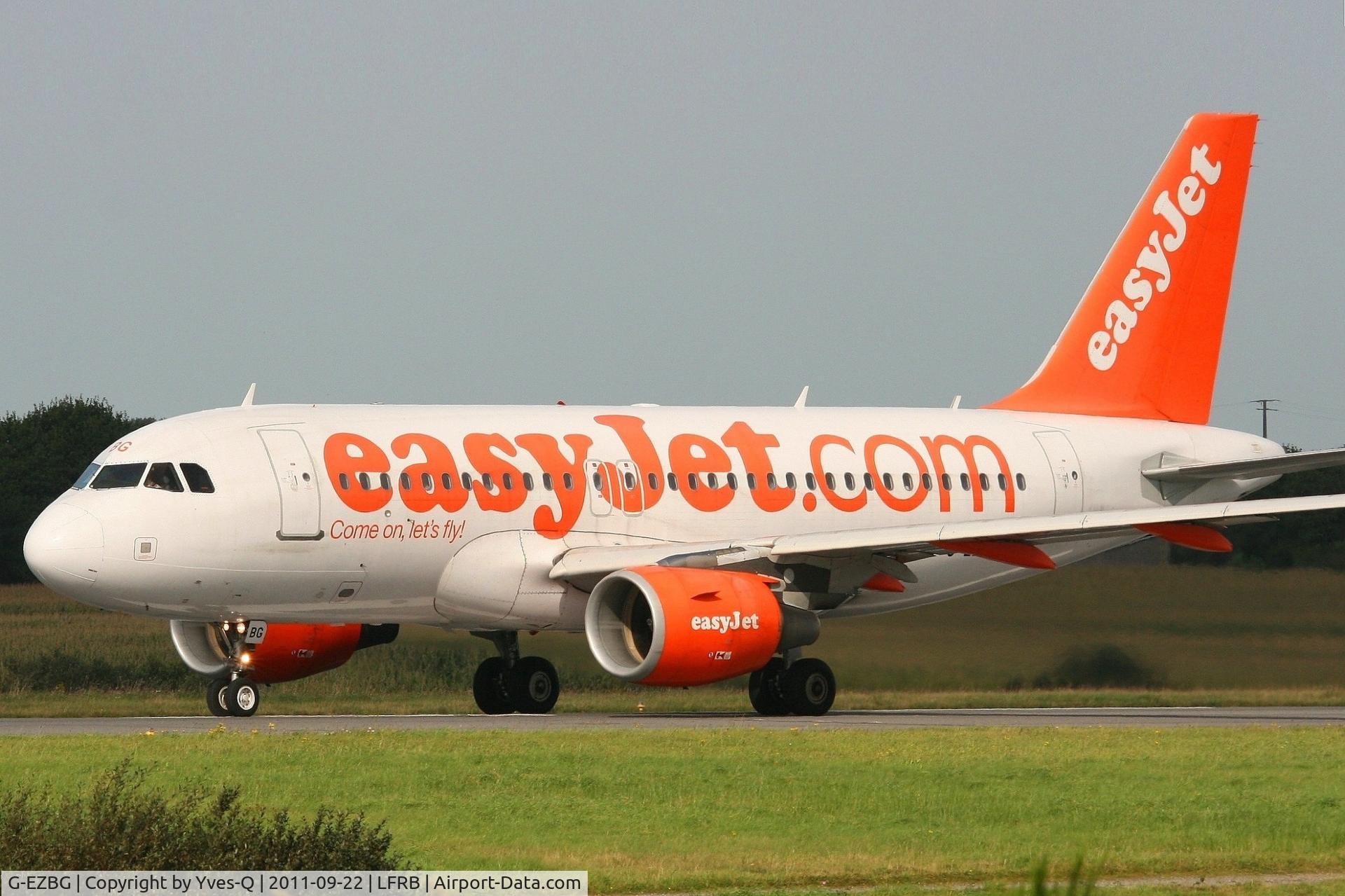 G-EZBG, 2006 Airbus A319-111 C/N 2946, Airbus A319-111, Take off run rwy 25L, Brest-Bretagne Airport (LFRB - BES)