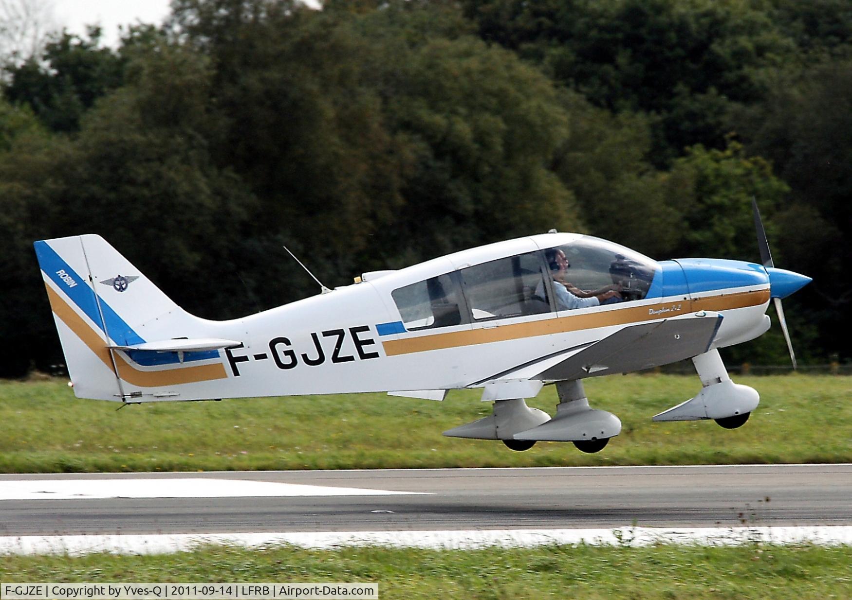 F-GJZE, Robin DR-400-120 Petit Prince C/N 2005, Robin DR 400-120, Landing rwy 25L, Brest-Bretagne Airport (LFRB-BES)