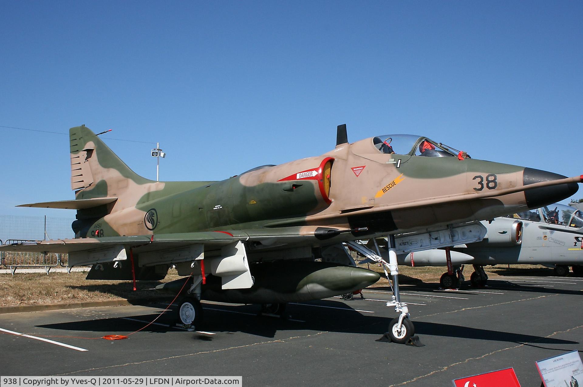 938, Douglas A-4SU Skyhawk C/N 12587, Singapore Air Force Douglas A-4SU Skyhawk , Rochefort-St Agnant AB 721 (LFDN-RCO)