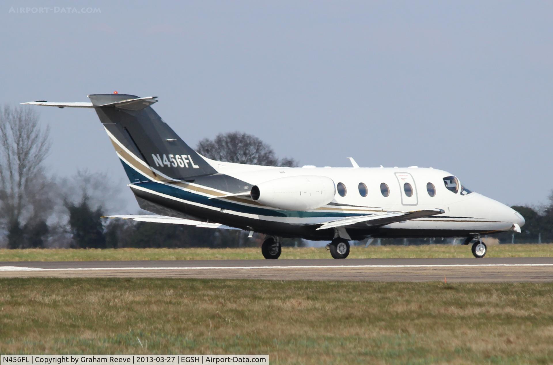 N456FL, 2003 Beechcraft 400A BeechJet C/N RK-365, Ready for take off.