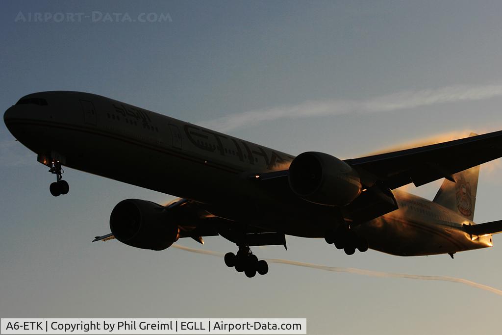 A6-ETK, 2012 Boeing 777-3FX/ER C/N 39686, Taken at EGLL.