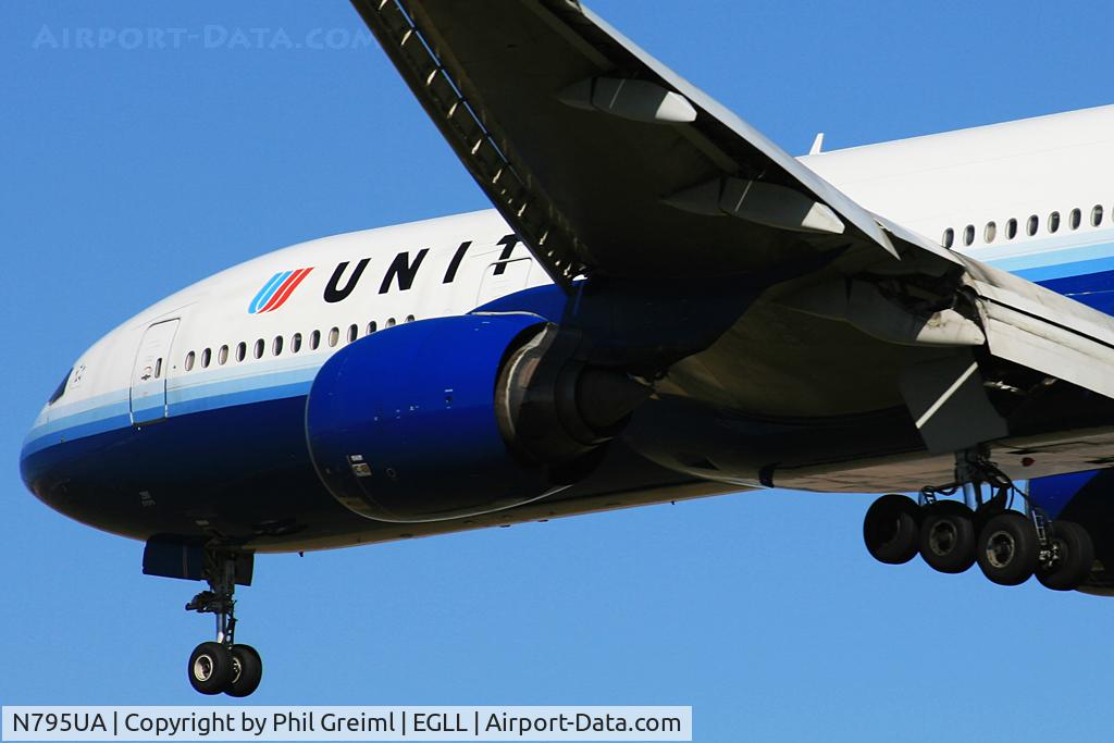 N795UA, 1997 Boeing 777-222 C/N 26927, Taken at EGLL.