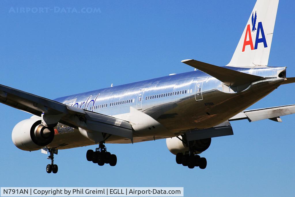 N791AN, 2000 Boeing 777-223/ER C/N 30254, Taken at EGLL.
