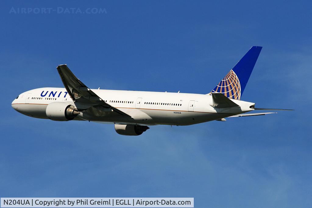 N204UA, 1999 Boeing 777-222/ER C/N 28713, Taken at EGLL.