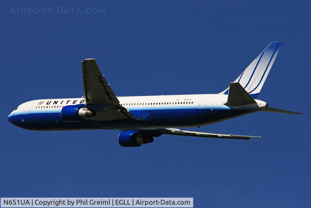 N651UA, 1992 Boeing 767-322 C/N 25389, Taken at EGLL.